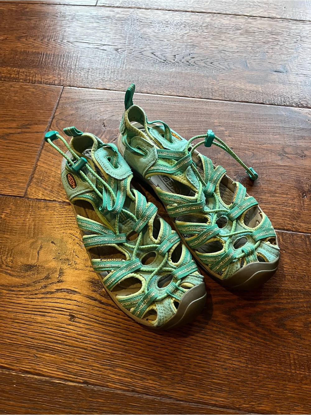 KEEN Whisper Womens 7.5 Green Closed Toe Hiking Water Sandals Shoe Waterproof